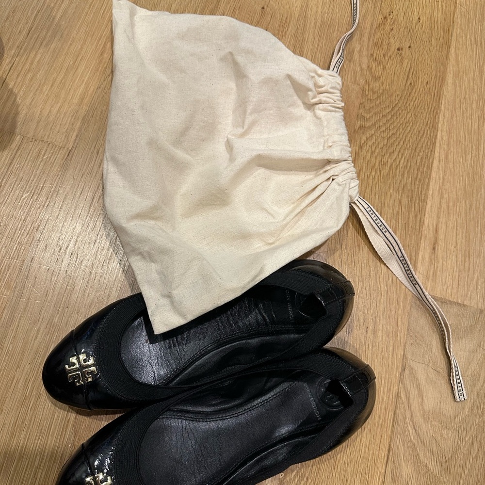 Tory Burch size 7w Black and Gold Leather Flats - Picture 4 of 8